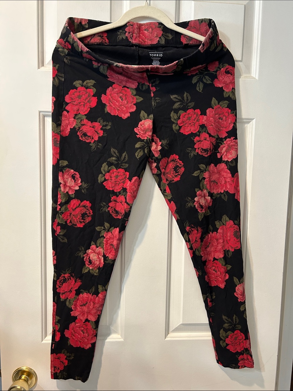 torrid Sized 1 - Black Leggings with Red Rose Floral Print